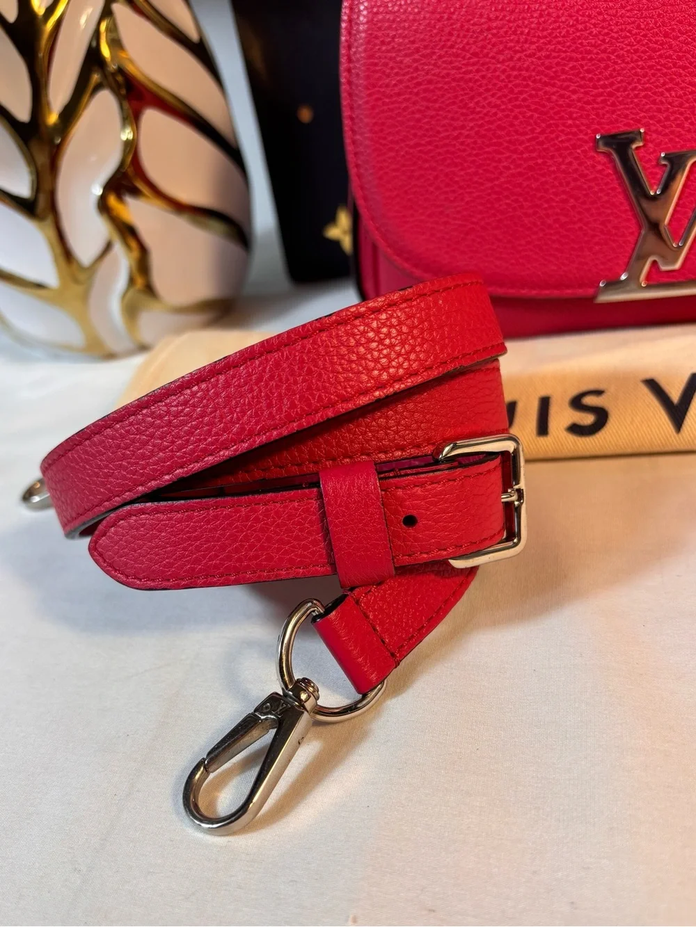 Louis Vuitton Neo Vivienne Fuchsia